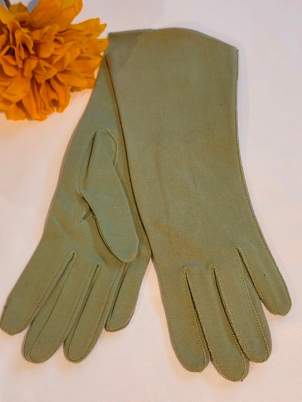 NWT Women's Vintage Turf Green Faux Suede Soft Driving Gloves 6.5 Never Worn